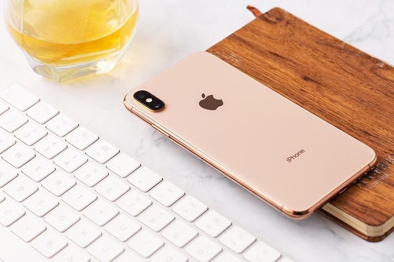 iPhone Xs Max sở hữu ngoại h&igrave;nh sang trọng, đẹp mắt