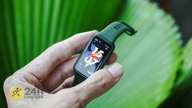 Màn hình Huawei Band 7: AMOLED sắc nét, Always On Display tiện lợi