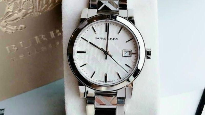 Mặt đồng hồ Burberry sang trọng, hợp xu hướng