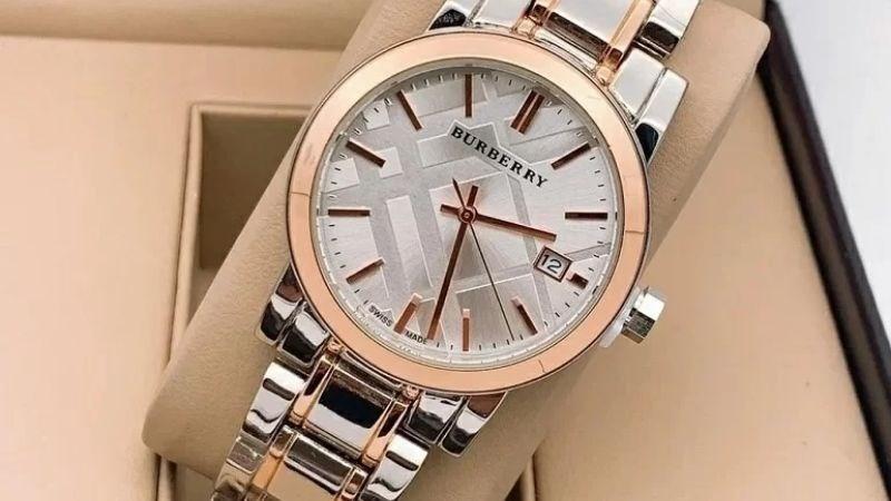 Mặt số đồng hồ Burberry được phân chia rõ ràng