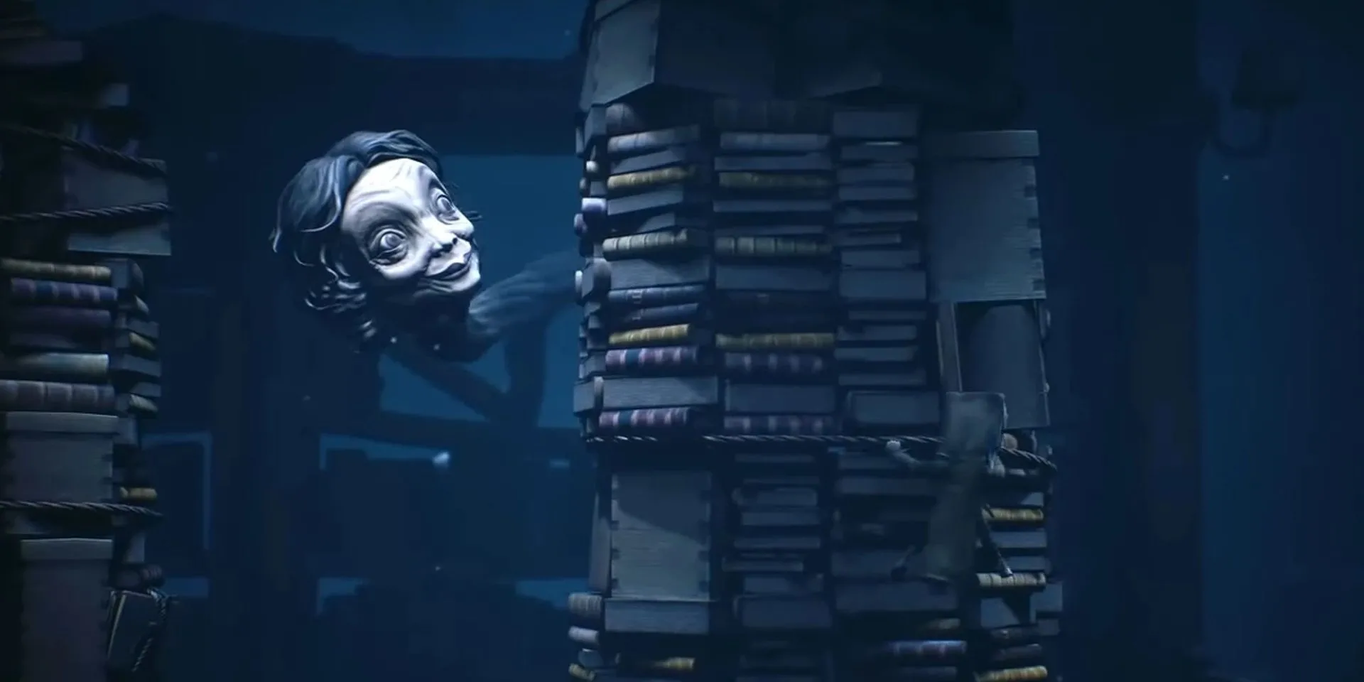 Cô Giáo với chiếc cổ dài kỳ dị truy đuổi Mono trong Little Nightmares 2