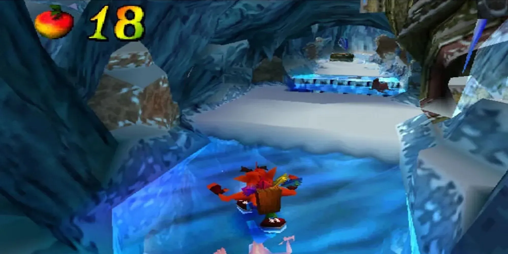 Crash Bandicoot đang chạy trong một màn chơi băng tuyết của Crash Bandicoot 2 PS1