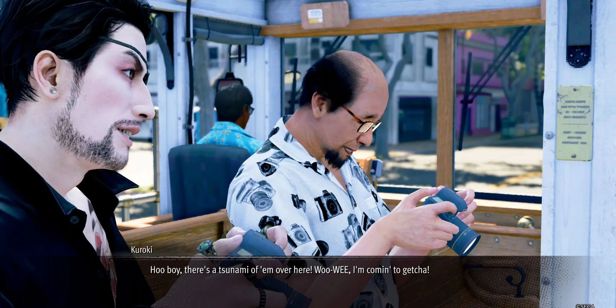 Giao diện minigame Sicko Snap với Majima đang ngắm chụp Sicko từ xe điện trong Like a Dragon: Pirate Yakuza in Hawaii