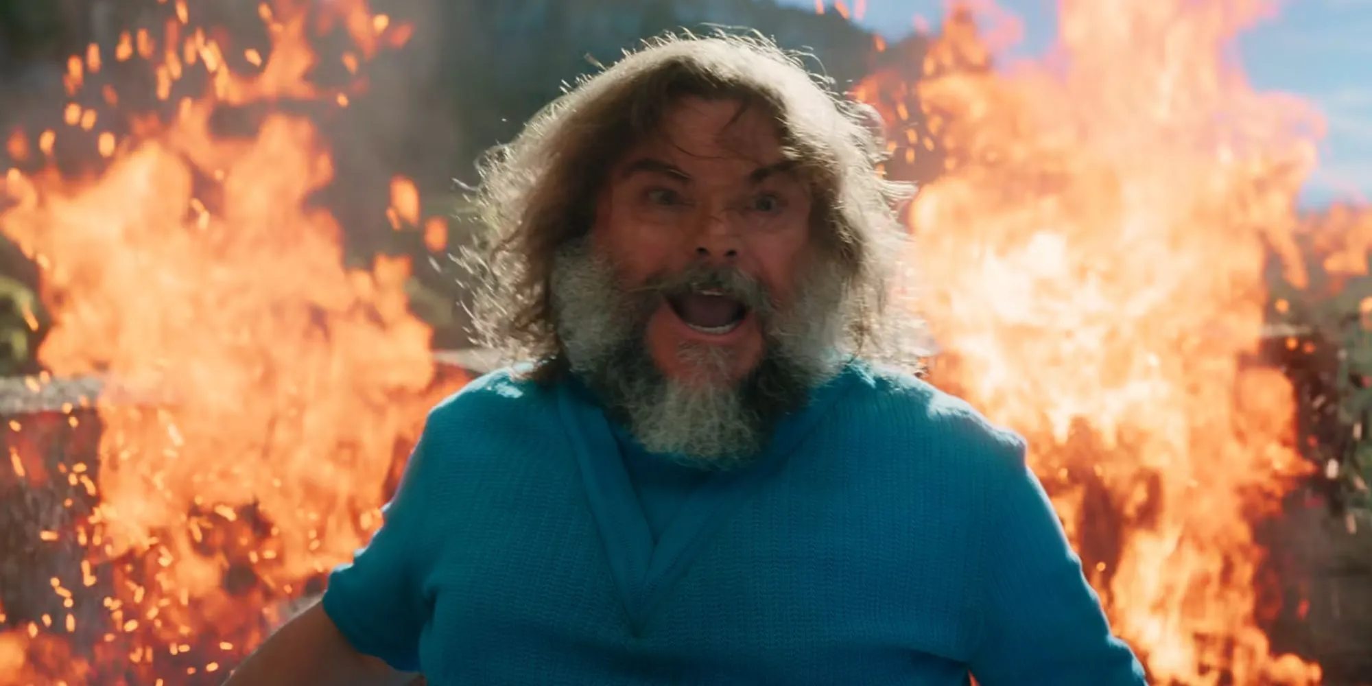 Jack Black hóa thân Steve trong phim Minecraft cầm đuốc