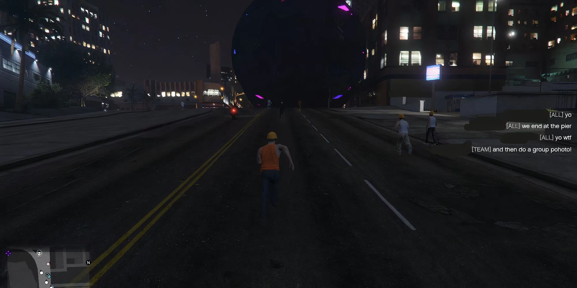 Một hacker cố tình phá rối cuộc biểu tình trong GTA 5 Online bằng cách tạo ra các vật thể ngẫu nhiên