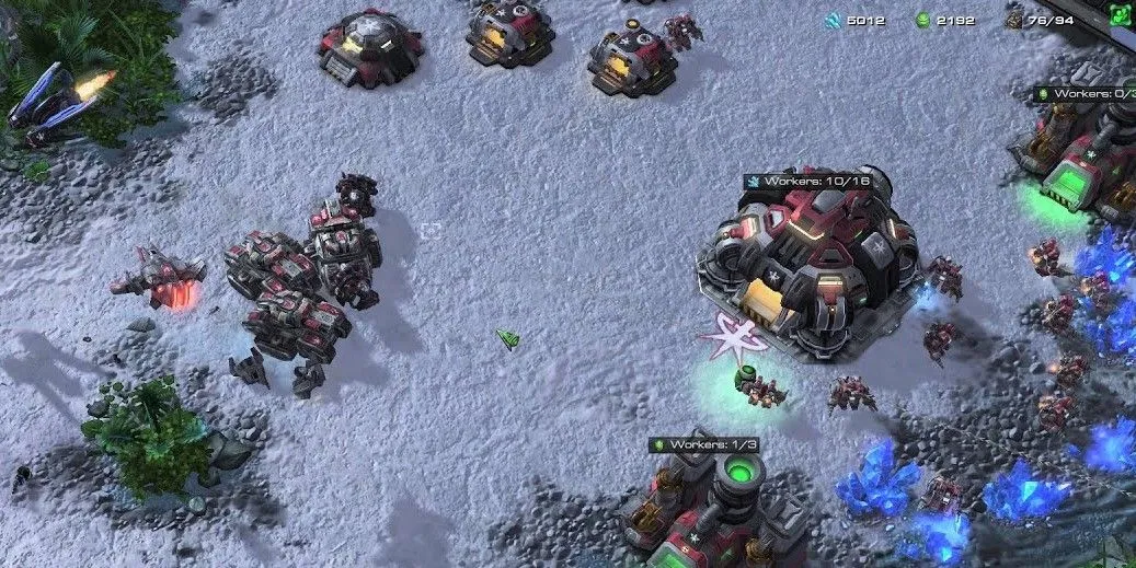 Một trận chiến hoành tráng giữa ba chủng tộc trong StarCraft 2