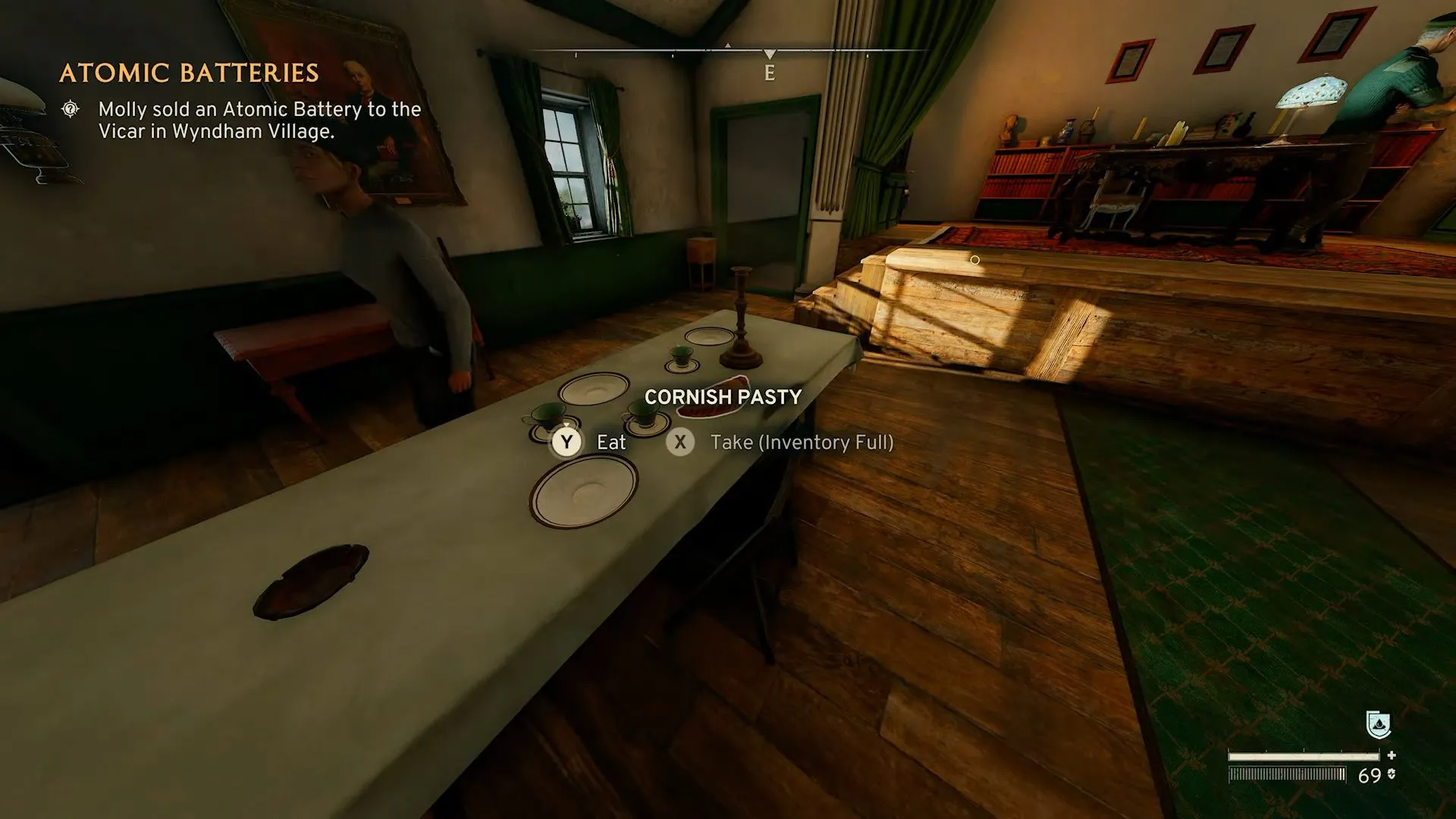 Người chơi đang nhặt chiếc Bánh Cornish trên bàn trong Sảnh Làng game Atomfall để thực hiện thành tựu High Tea
