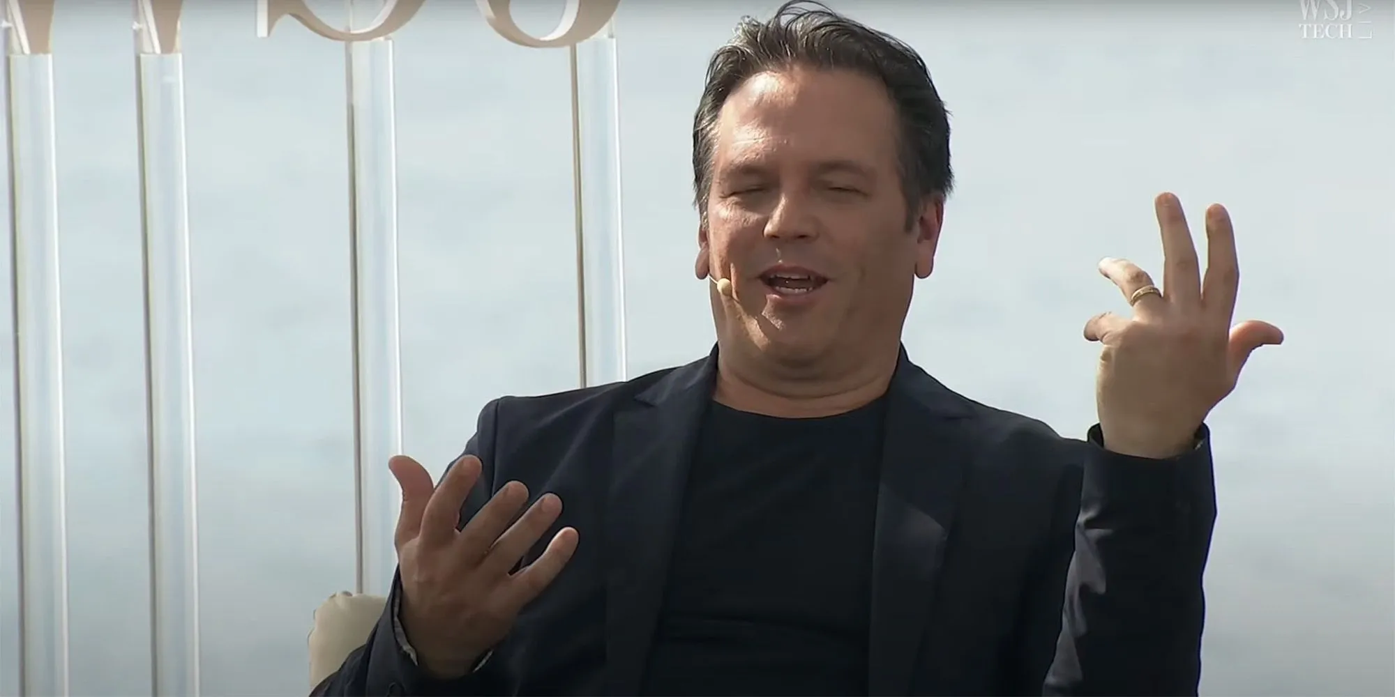 Phil Spencer, người đứng đầu Xbox, thảo luận về chiến lược phát hành game đa nền tảng
