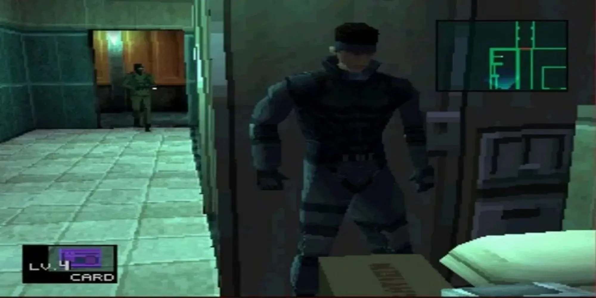 Solid Snake ẩn nấp trong môi trường tuyết của Metal Gear Solid PS1