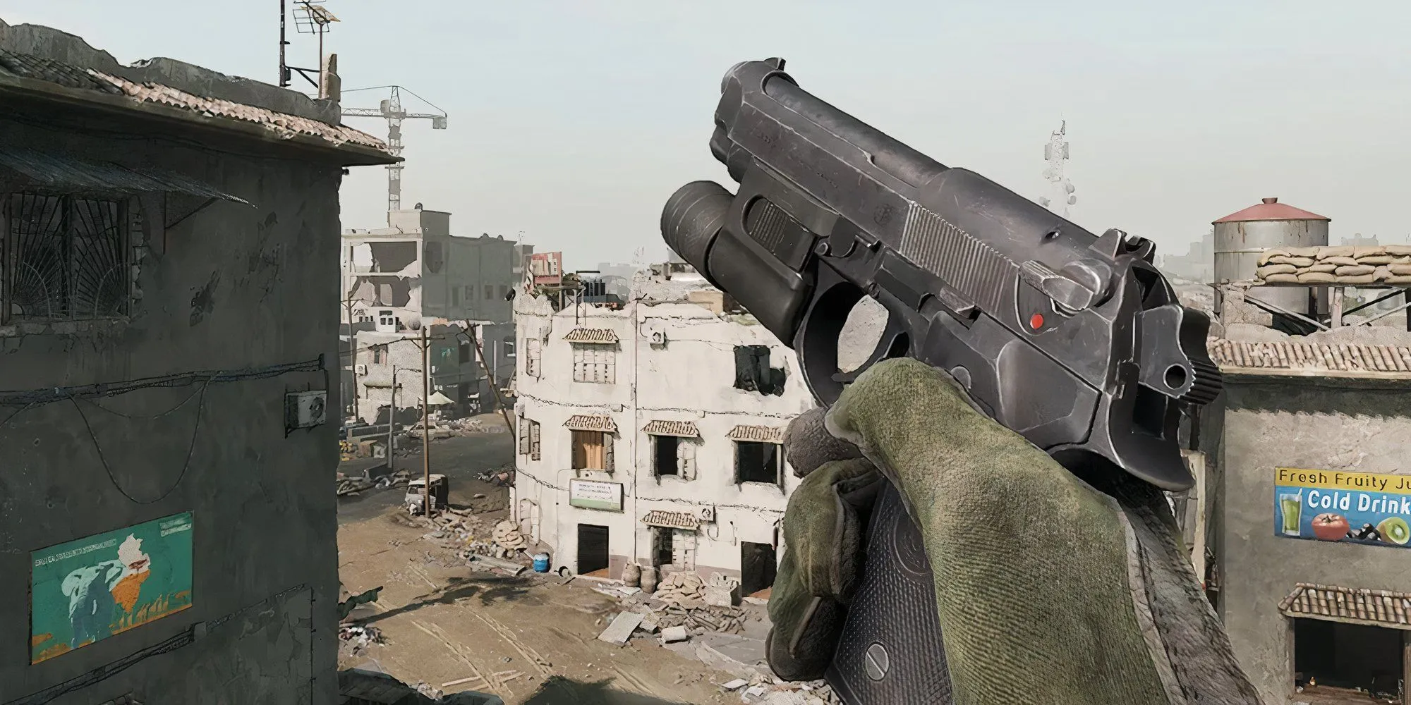 Súng lục Beretta M9 cận cảnh trong game Delta Force Black Hawk Down