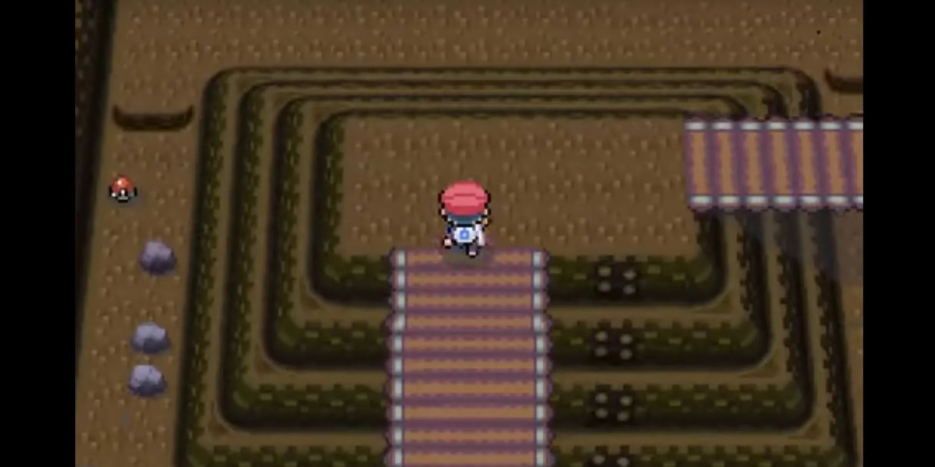 Hình ảnh nhân vật chính của Pokemon Platinum đứng trong Đường Chiến Thắng
