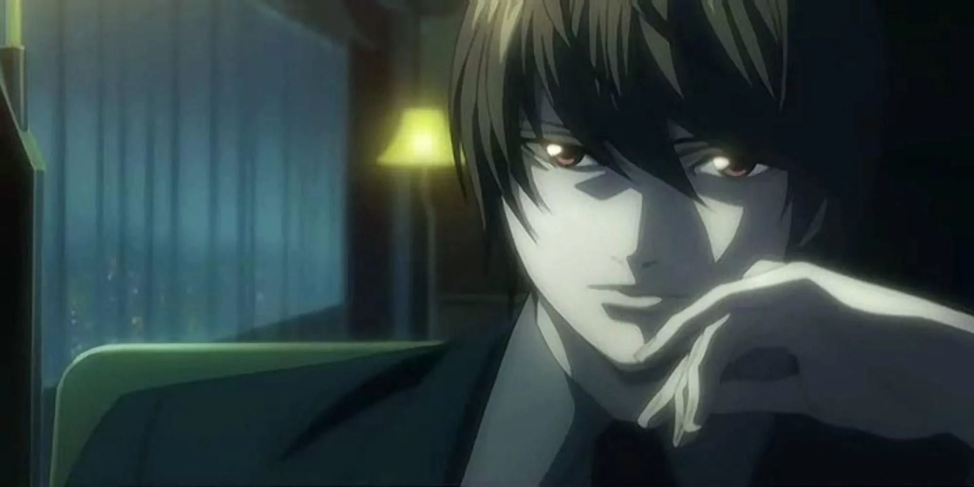 Light Yagami từ Death Note nhìn với ánh mắt đầy tính toán