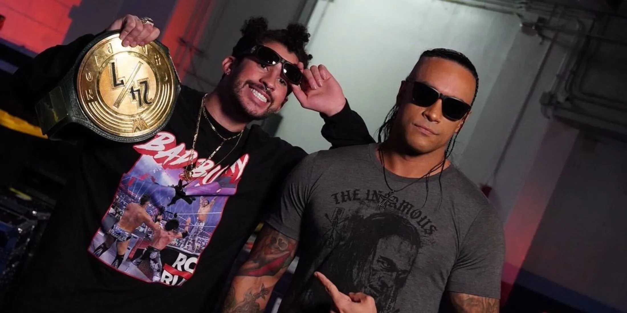 Ngôi sao âm nhạc Bad Bunny cùng Damian Priest giữ đai vô địch WWE 24/7