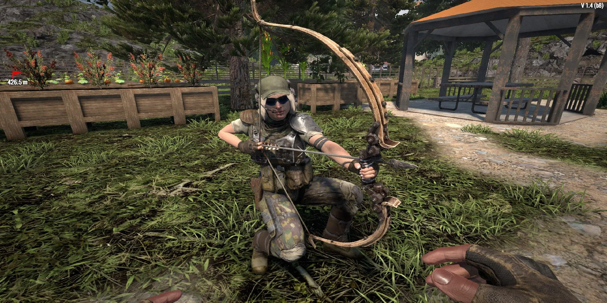 Người chơi ngắm bắn bằng cung với perk Thợ Săn Động Vật trong 7 Days to Die