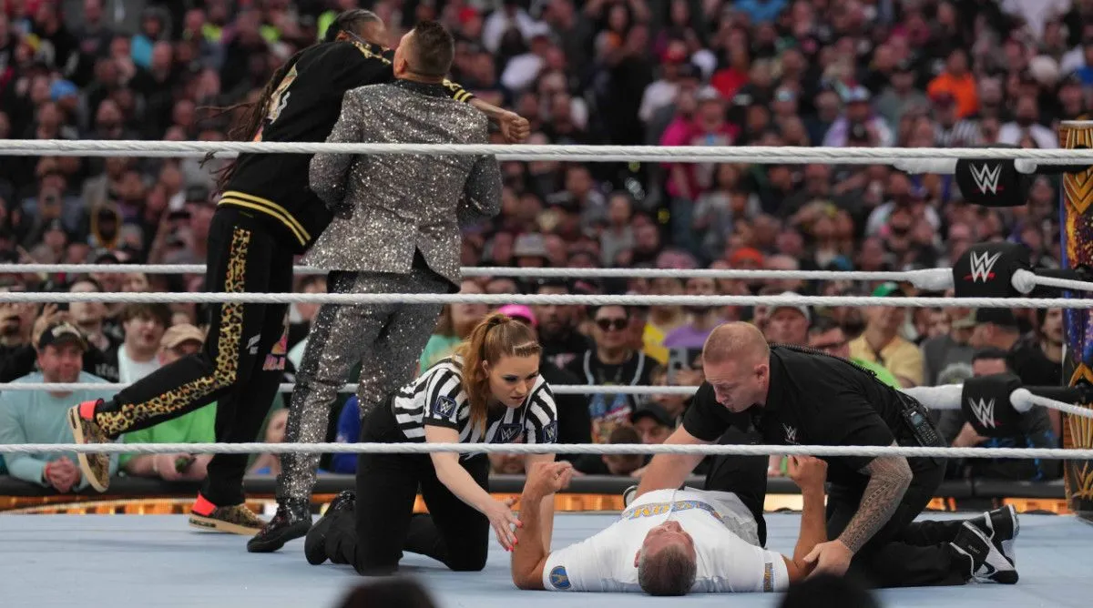 Shane McMahon bị rách cơ tứ đầu tại WrestleMania 39