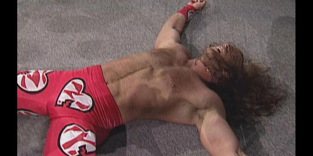 Shawn Michaels bị chấn thương lưng trong trận đấu Casket Match