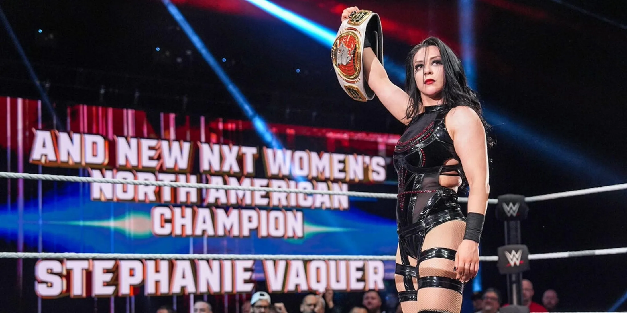Stephanie Vaquer thi đấu trên võ đài NXT WWE