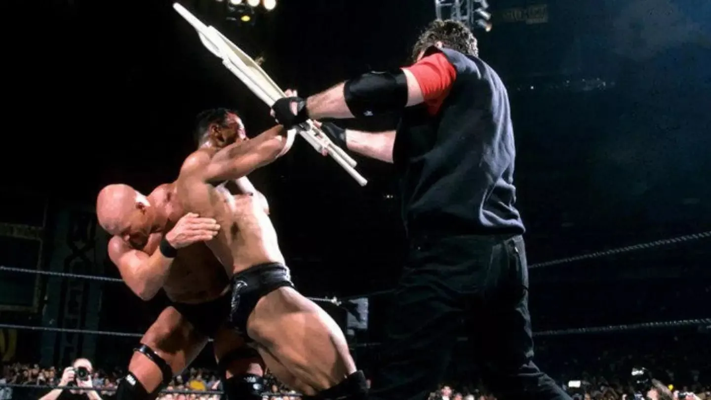 Stone Cold Steve Austin đối mặt với ông chủ Vince McMahon