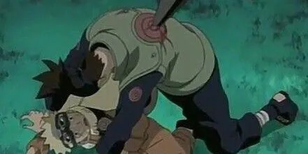 Thầy Iruka bảo vệ Naruto khỏi Mizuki trong những tập đầu