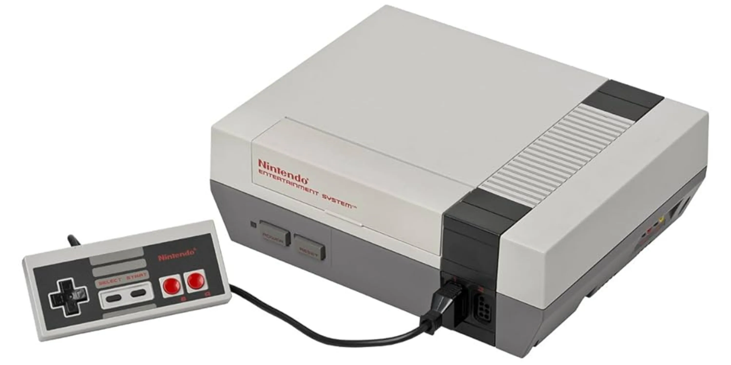 Máy chơi game Nintendo Entertainment System (NES) với một tay cầm điều khiển trên nền đơn giản