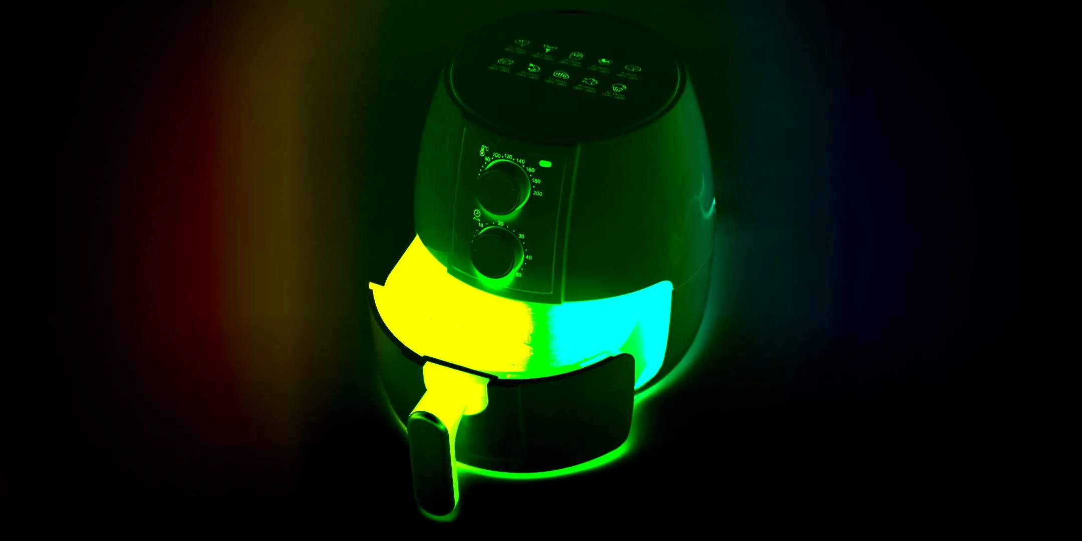 Nồi chiên không dầu được &quot;gamer hóa&quot; với ánh sáng RGB rực rỡ và tông màu tối hiện đại.