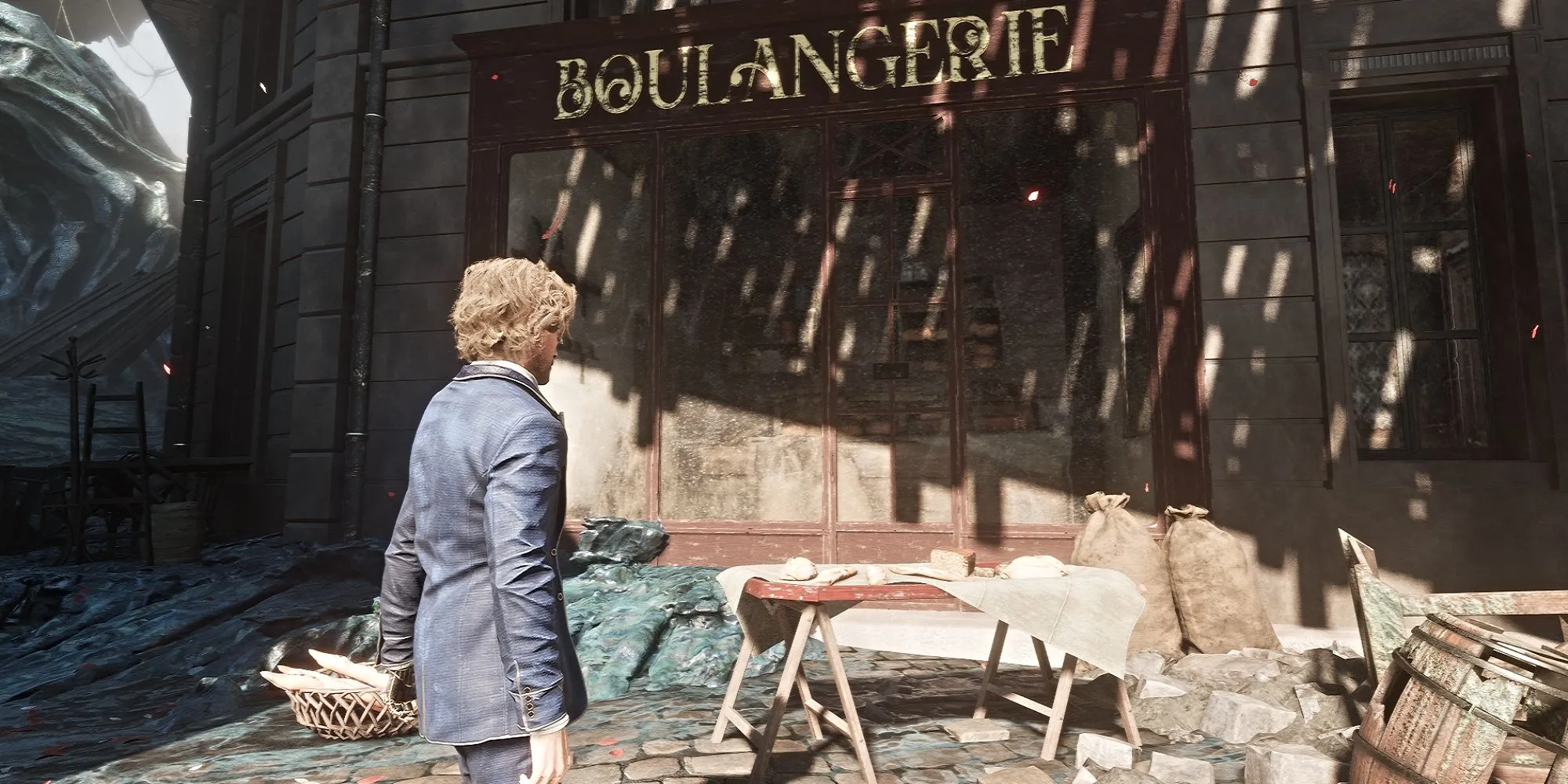 Một loạt bánh mì baguette được trưng bày trên bàn trong cửa hàng Boulangerie, nơi có thể tìm thấy vũ khí baguette bí ẩn