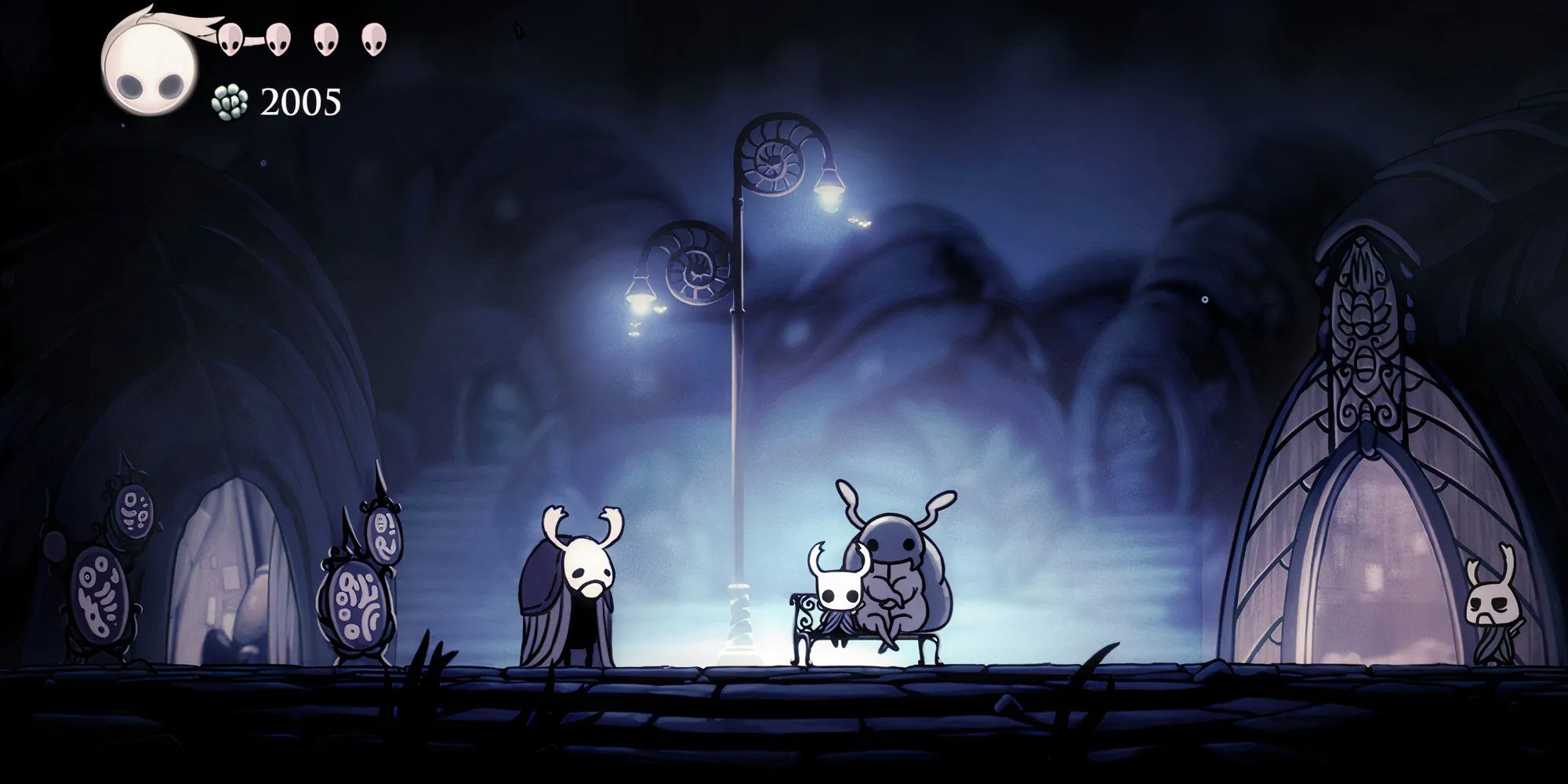 The Knight ngồi trên ghế đá cùng Quirrel trong Hallownest, cảnh thư giãn hiếm hoi trong Hollow Knight