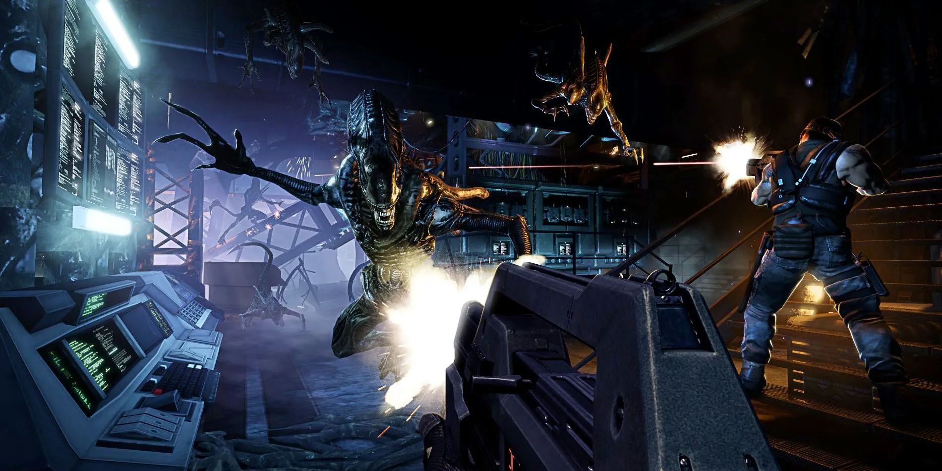 Xenomorph tấn công lính thủy đánh bộ trong Aliens: Colonial Marines