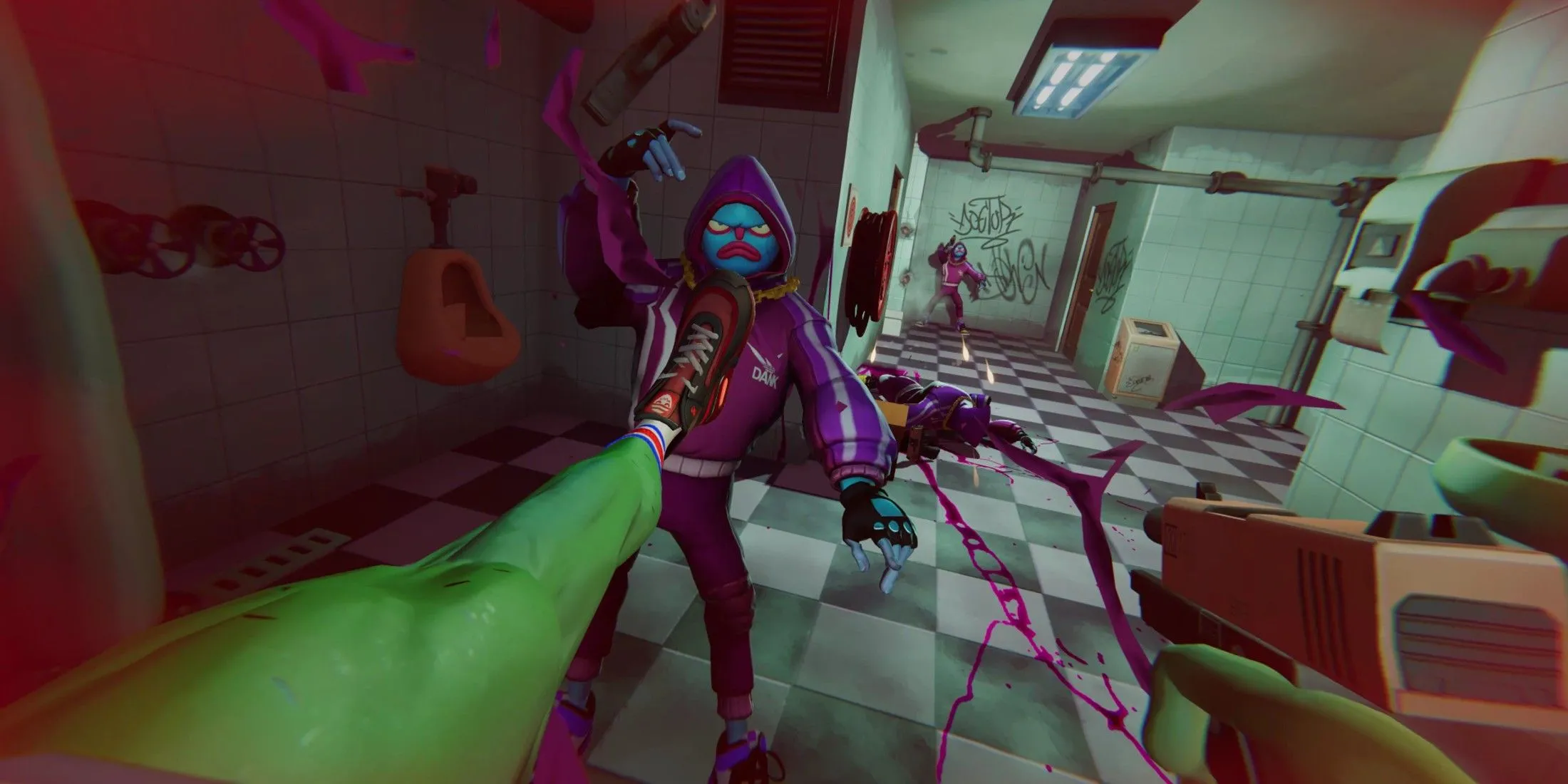 Gameplay Anger Foot với góc nhìn FPS, nhấn mạnh việc ném và dùng vũ khí linh hoạt